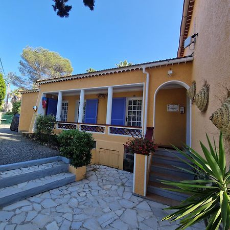 Hotel Le Cosy Saint Aygulf Esterno foto