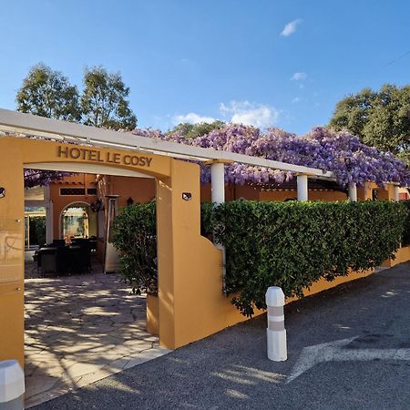 Hotel Le Cosy Saint Aygulf Esterno foto