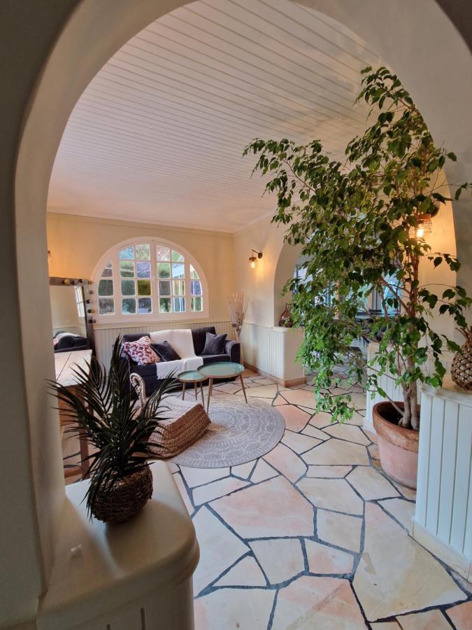 Hotel Le Cosy Saint Aygulf Esterno foto