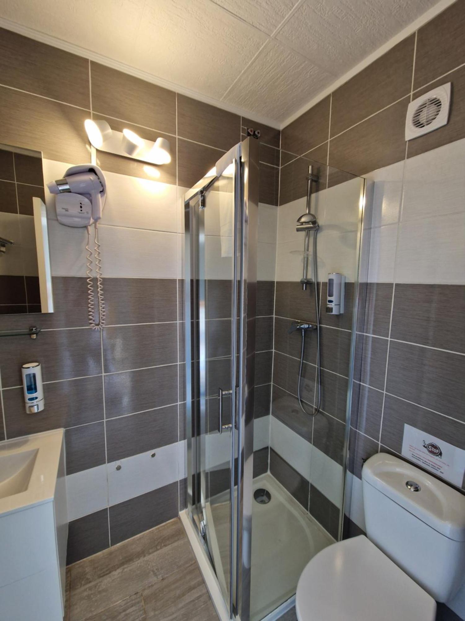 Hotel Le Cosy Saint Aygulf Esterno foto