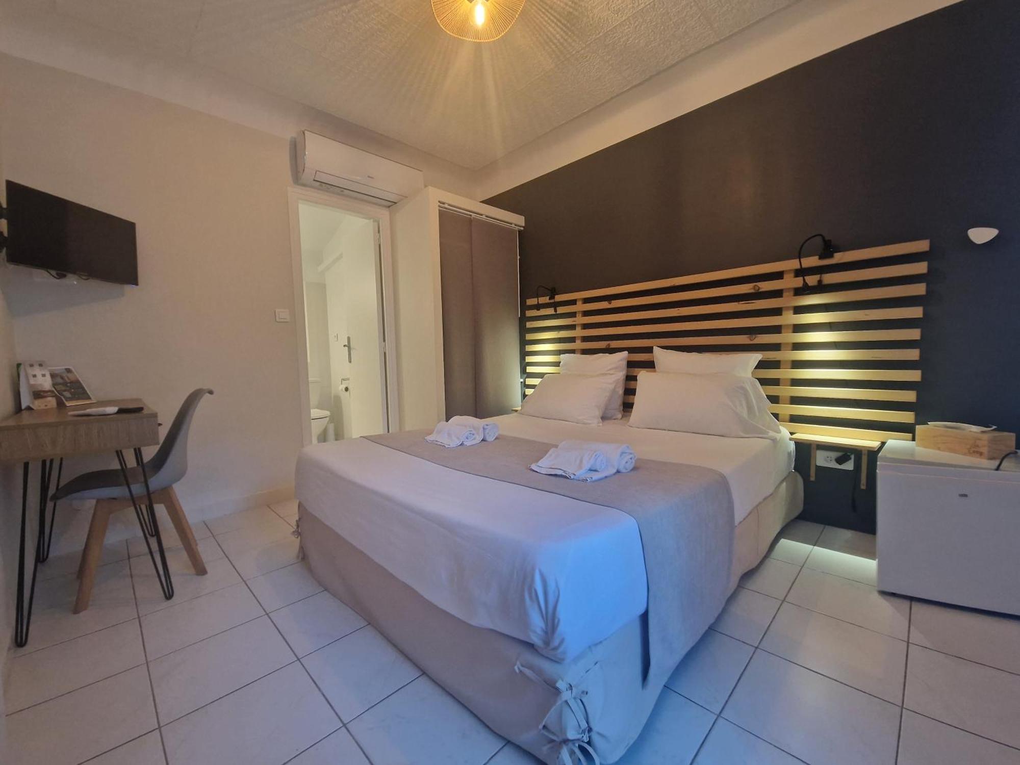 Hotel Le Cosy Saint Aygulf Esterno foto