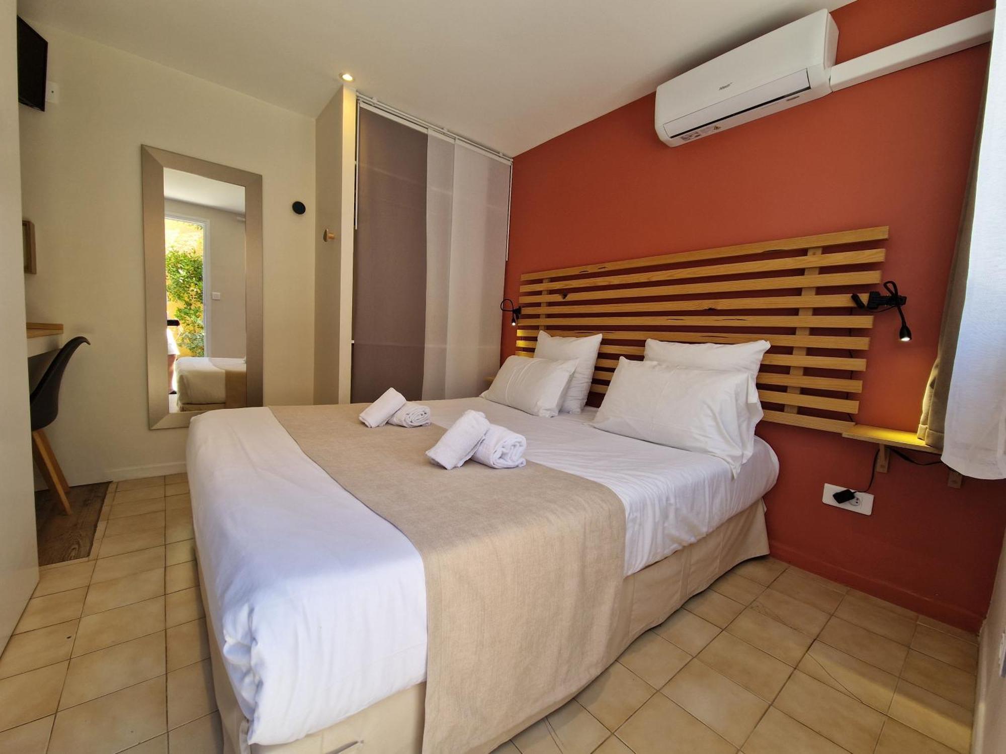 Hotel Le Cosy Saint Aygulf Esterno foto