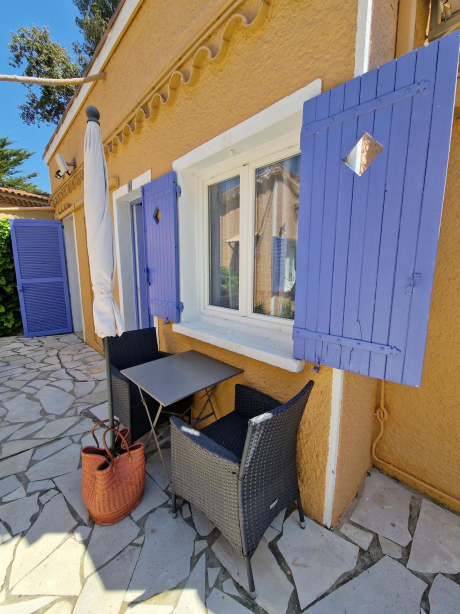 Hotel Le Cosy Saint Aygulf Esterno foto