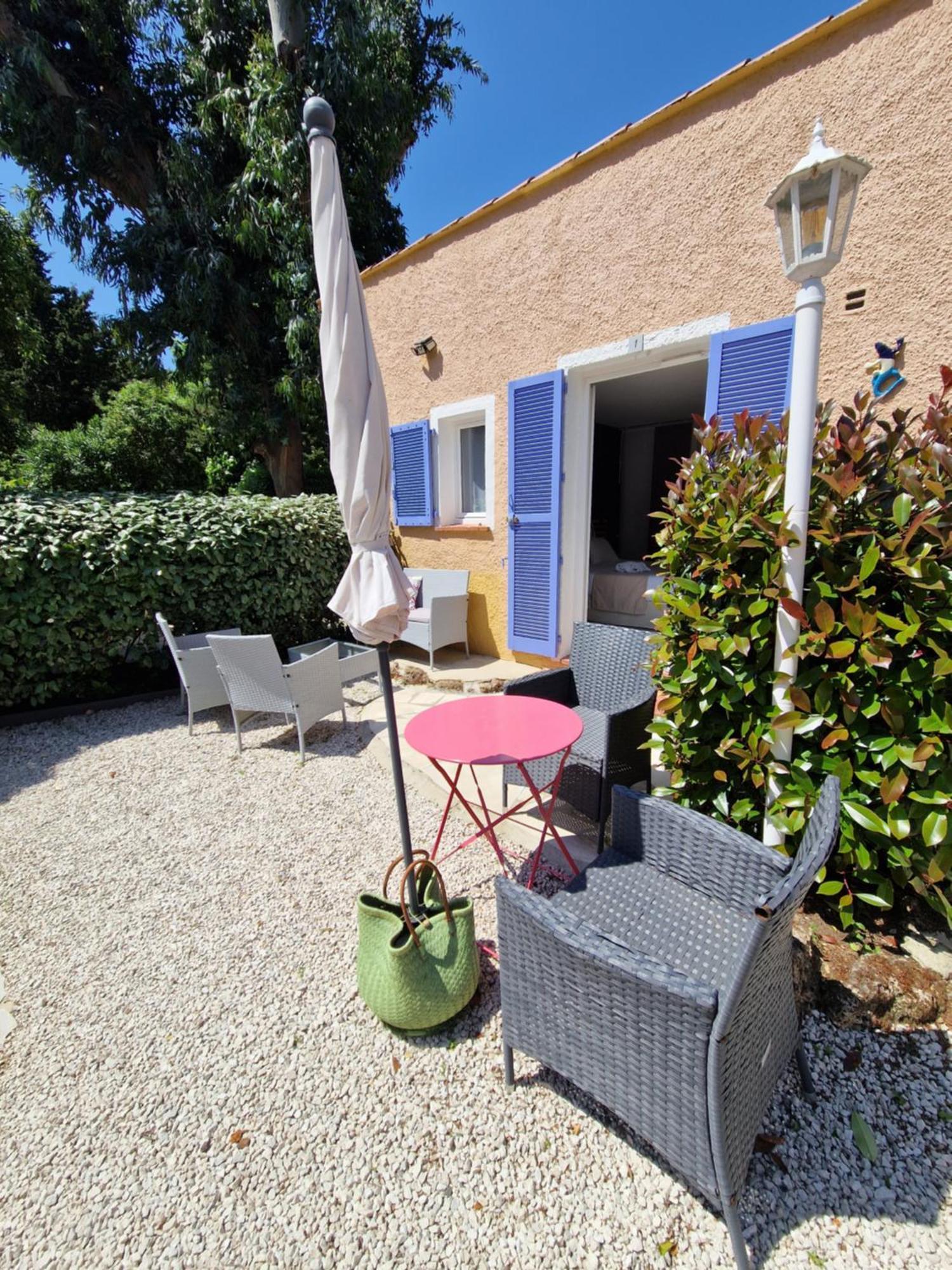 Hotel Le Cosy Saint Aygulf Esterno foto