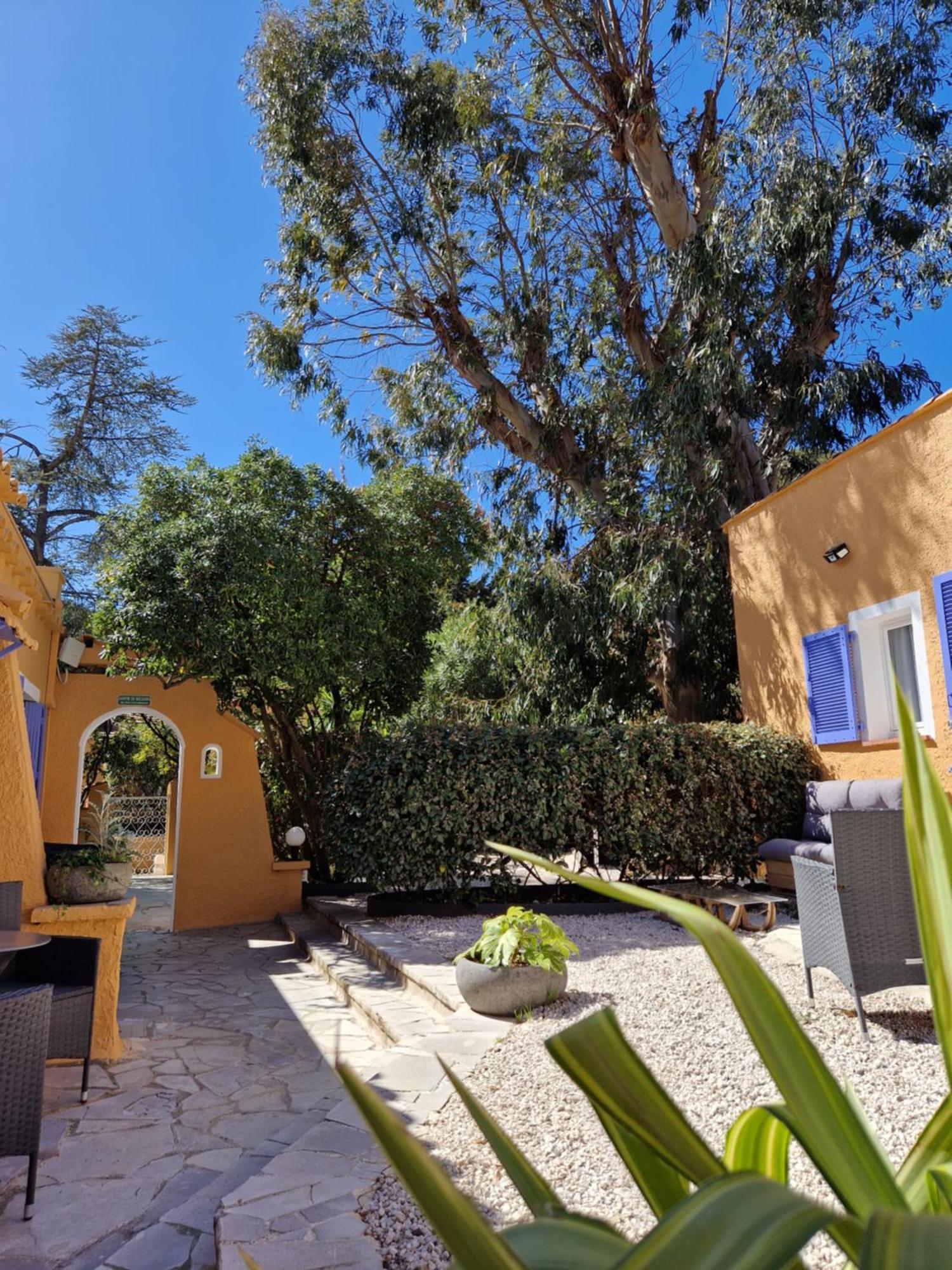 Hotel Le Cosy Saint Aygulf Esterno foto